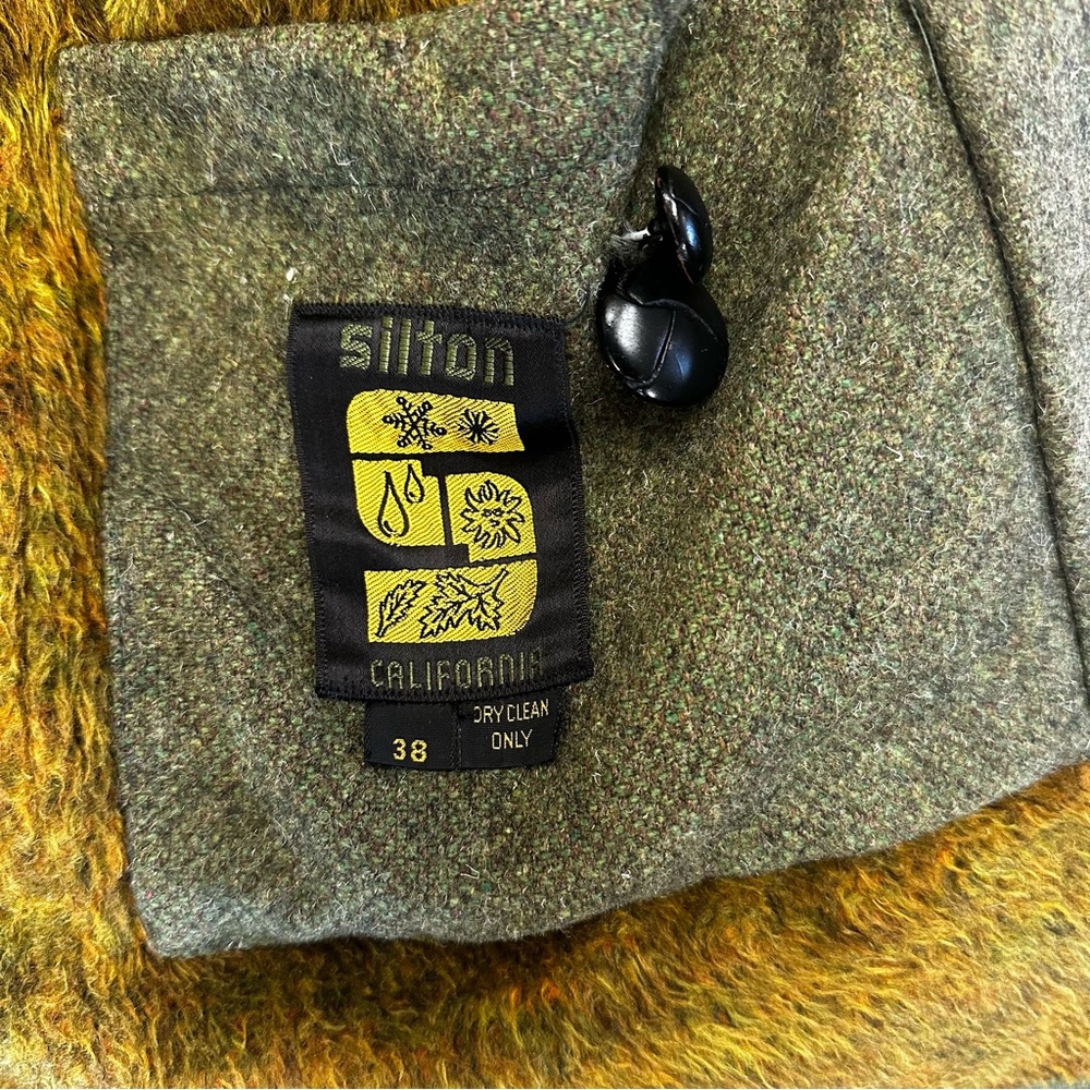 Vintage Olive Green Coat with Black Collar - Picture 9 of 9